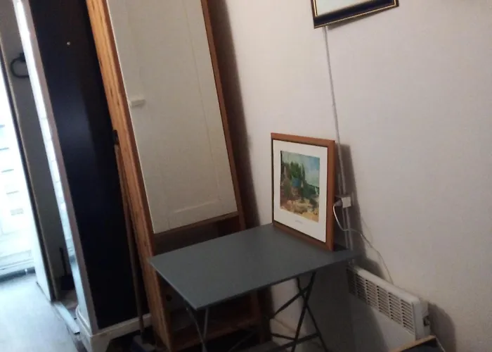 Centre De En Face De La Seine